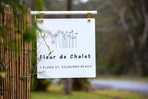 Certifikát, hodnocení, plakát nebo jiný dokument vystavený v ubytování Fleur de Chalet - Pet Friendly - 10 Mins Walk to Beach