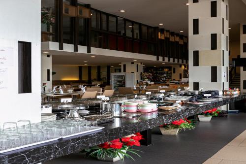 Grand Ratchapruek Hotelにあるレストランまたは飲食店
