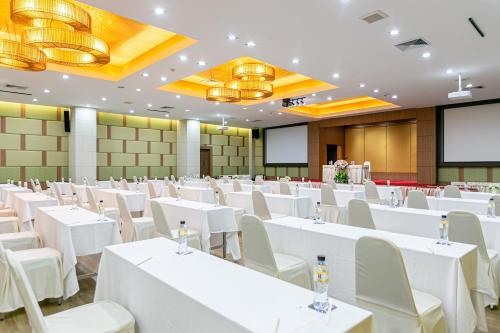 Grand Ratchapruek Hotelにあるビジネスエリアまたは会議室