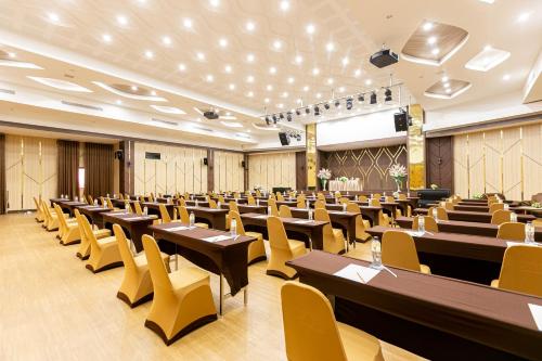 Grand Ratchapruek Hotelにあるビジネスエリアまたは会議室