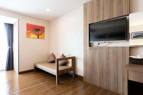 Grand Ratchapruek Hotelにあるテレビまたはエンターテインメントセンター