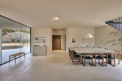 a kitchen and dining room with a table and chairs at Gonggan7 in Jeju