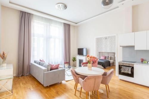 Luxury 3BEDRM 2BATHRM Apartment with Danube River View