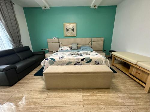 Una cama o camas en una habitación de Villa Only