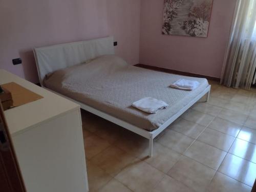 a bedroom with a bed with two towels on it at Bed'n Fast... Always ready. Appartamento in Altare