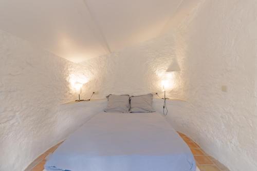 Ένα ή περισσότερα κρεβάτια σε δωμάτιο στο La petite maison de Pompiac