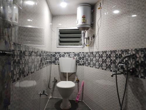Bathroom sa Homestay Singh Residency