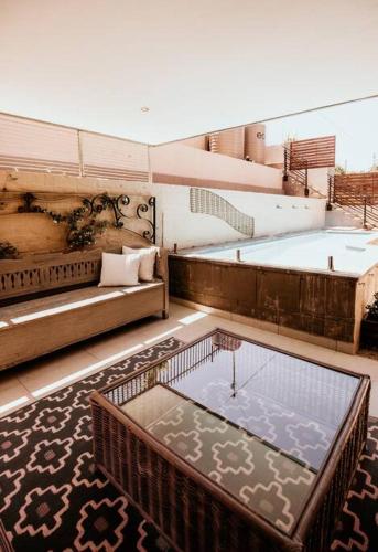 a room with two large tubs and a table at Villa Visser in Cape Town