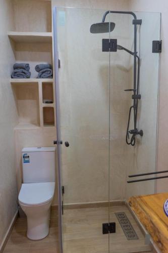 Koupelna v ubytování Dar Makai Surf Hotel