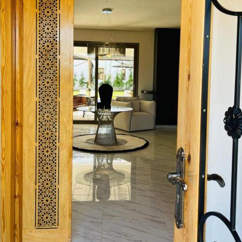Χώρος καθιστικού στο Cavanna Lodge Table d'hôtes Piscine & SPA Adults-Only