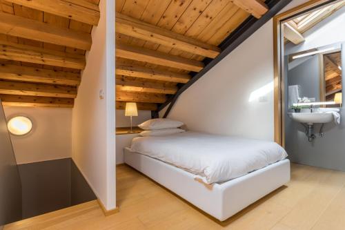 The Silk House by LionHost photo 8