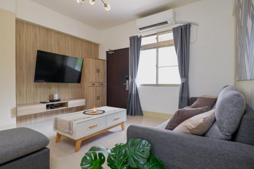 Μια τηλεόραση ή/και κέντρο ψυχαγωγίας στο Perfect Family Home 3B2b Taipei 101 & MRT-4 min 完美家庭住宅 3房2衛 4分到台北101