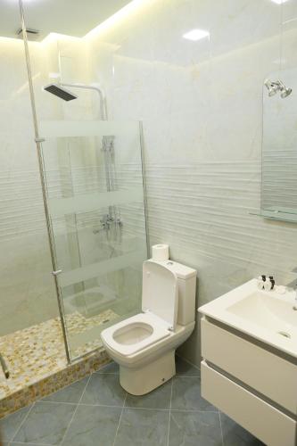 Bilik mandi di Elko Hotel