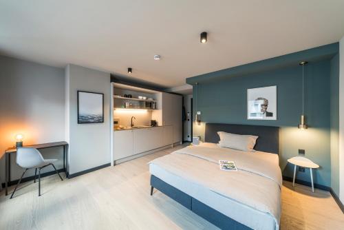 a bedroom with a large bed and a blue wall at ipartment Frankfurt Central Station in Frankfurt