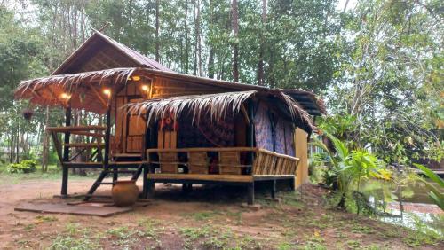 Imagen de la galería de Bar Horizon Hostel, en Chumphon