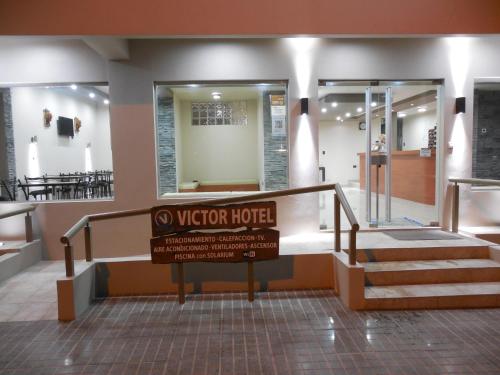 a welcome sign in front of a visitor hotel at Victor Hotel in Villa Carlos Paz