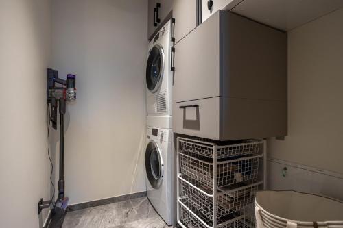Galería fotográfica de Elegant Seaview Penthouse 3BR Ensuite Luxury Retreat with Sauna and Free Parking en Tallin