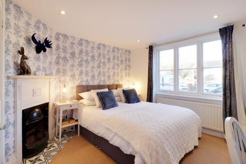 a bedroom with a large bed and a window at Pass the Keys Cute flat in Tonbridge in Tonbridge