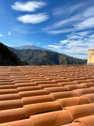 an empty amphitheater with mountains in the background at Antico Borgo - A due passi dalle Gole Alcantara in Motta Camastra