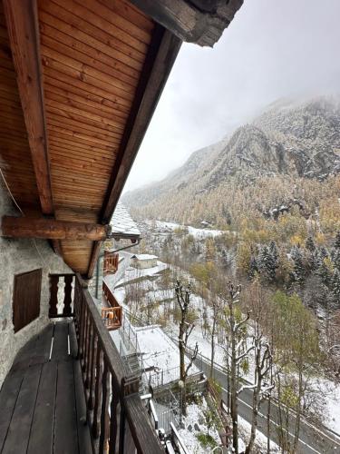 a balcony of a house with a view of a mountain at Cozy Chalet With Mountain Views in Ussin, Valtourneche, Parking in Chamois