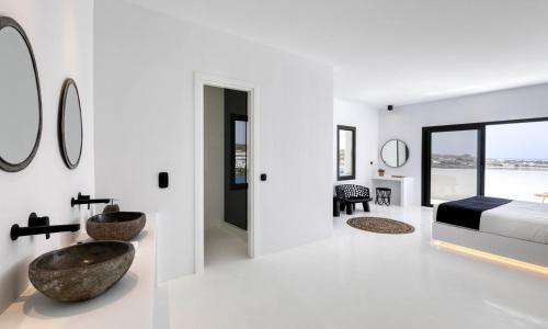 Ένα ή περισσότερα κρεβάτια σε δωμάτιο στο Psarou Black Villa 2