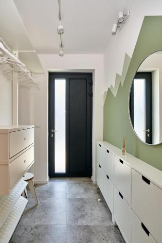 a bathroom with a black door and a mirror at Tatra Green in Veľká Lomnica