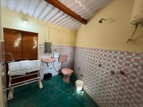 Koupelna v ubytování Sharad Baug homestay