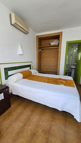 a hotel room with two beds and a window at Hotel El Puntazo I in Mojácar