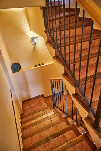 an overhead view of a staircase in a house at Casa Rural Fuente del Arca Montejo in Montejo de la Sierra