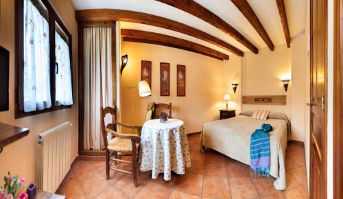 Säng eller sängar i ett rum på Casa Rural Fuente del Arca Montejo