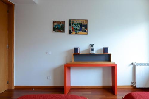 a table with a radio on it in a room at HM - Ocean Breeze Delight in Matosinhos
