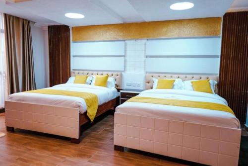 Giường trong phòng chung tại Barre Hotel