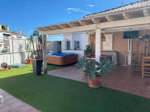 Ático con jacussi y parking en la playa by SpainSunRentals