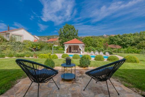 Vonkajšia záhrada v ubytovaní Villa Piljak