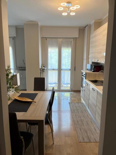 a kitchen and dining room with a table and chairs at CINI Infinity HOUSE in Cinisello Balsamo