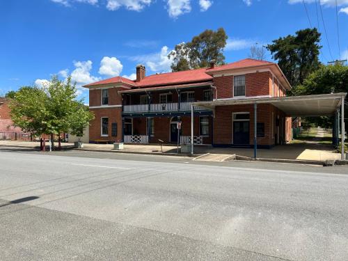 an empty street in front of a brick building at Gold Reef Adelong in Adelong