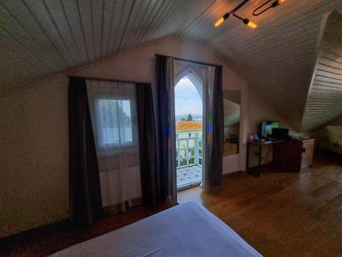Ένα ή περισσότερα κρεβάτια σε δωμάτιο στο Serguzest Otel