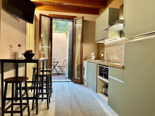 a kitchen with a table and some chairs in it at Incantevole Casetta Veneziana in Venice