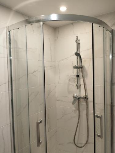a bathroom with a shower with a glass door at Le Beau Refuge Parisien de Cergy - Parisian modern flat at Cergy in Cergy