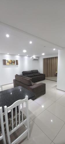 Apartamentos Ed London, na Av principal a poucos passos das Termas