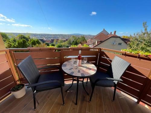 Балкон или терраса в BellaVista 1 Apartman