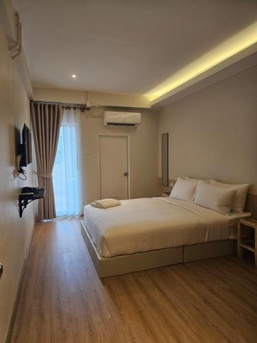 Postel nebo postele na pokoji v ubytování Get GuestHouse 2 ( Sangsri soi 4)