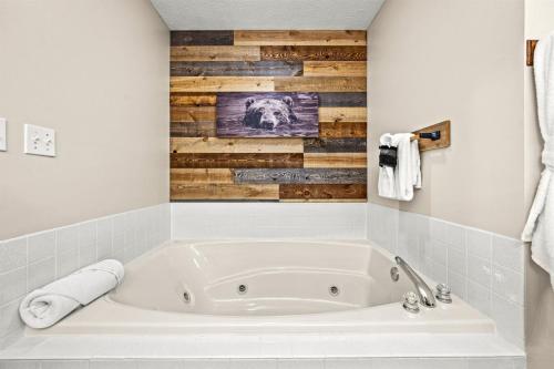 Peaceful Mtn View- Hot Tub- Fire Pit- Pets- Pond photo 32