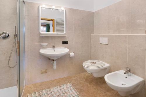 Ένα μπάνιο στο Appartamento Arlecchino Livigno