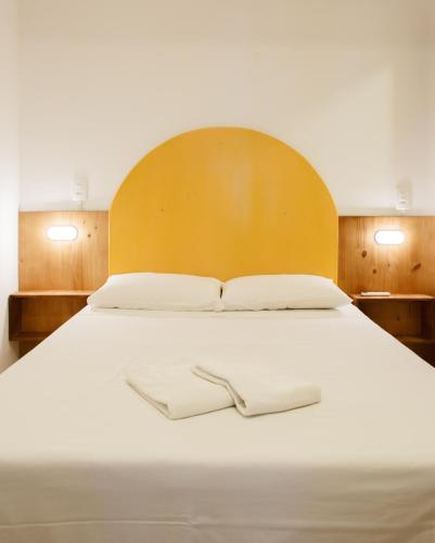 Katil atau katil-katil dalam bilik di Babitonga Hostel - 100m da Prainha