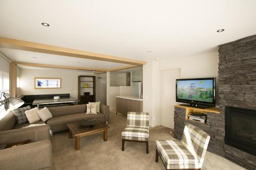 TV a/nebo společenská místnost v ubytování Altitude Apartments