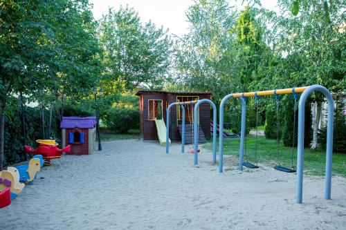 Children's play area sa Club Dunarea