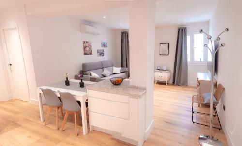 a kitchen and living room with a table and chairs at Zenete Terral Málaga in Málaga