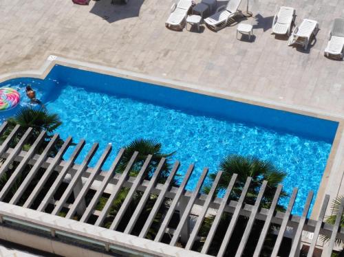 an overhead view of a swimming pool with palm trees at Nada 4 in Kotor