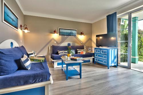 Χώρος καθιστικού στο LocaLise - A05 - Plain-pied avec petite vue mer donnant sur la piscine et le jardin - Grande salle de bain - Wifi inclus - draps inclus - animaux bienvenus - parking gratuit